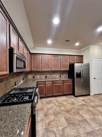 7235 La Mancha, Grand Prairie, TX 75054