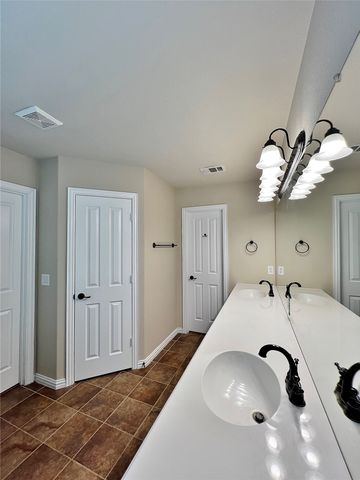 7235 La Mancha, Grand Prairie, TX 75054