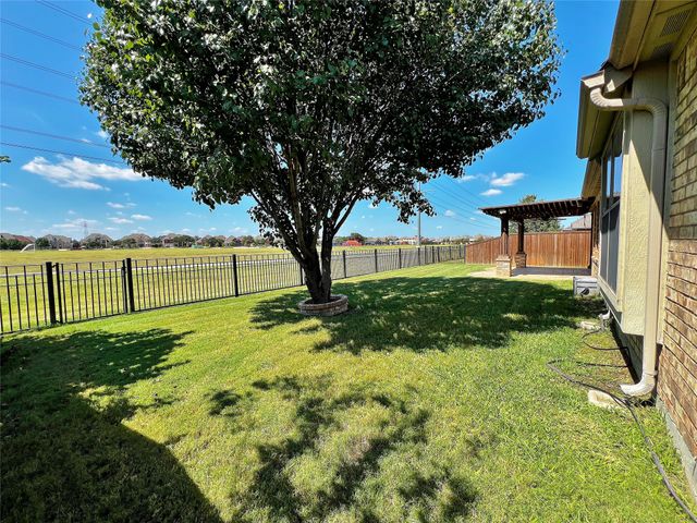 7235 La Mancha, Grand Prairie, TX 75054