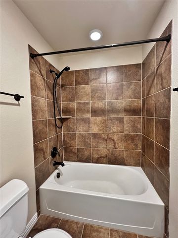 7235 La Mancha, Grand Prairie, TX 75054