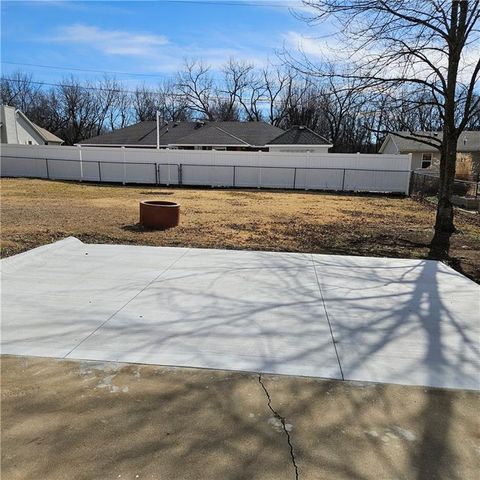 803 Spruce Street, Frontenac, KS 66763