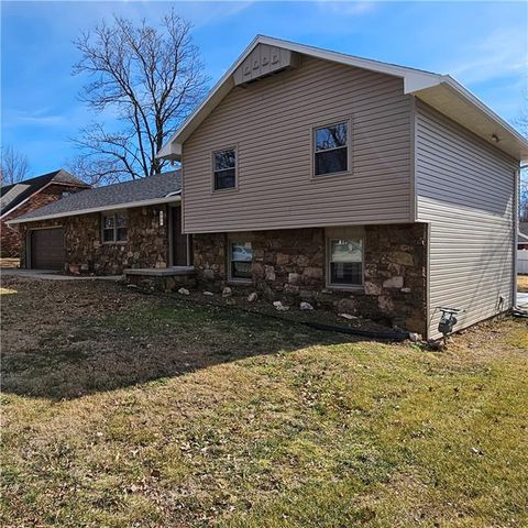 803 Spruce Street, Frontenac, KS 66763