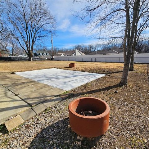 803 Spruce Street, Frontenac, KS 66763