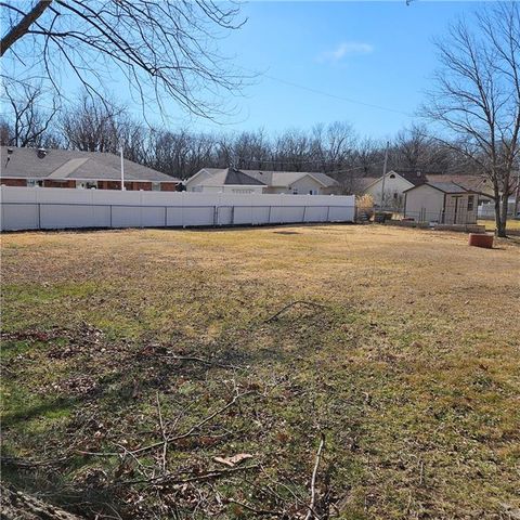 803 Spruce Street, Frontenac, KS 66763