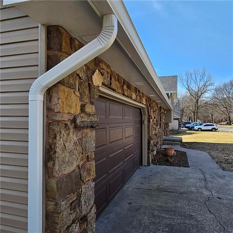 803 Spruce Street, Frontenac, KS 66763