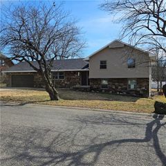 803 Spruce Street, Frontenac, KS 66763
