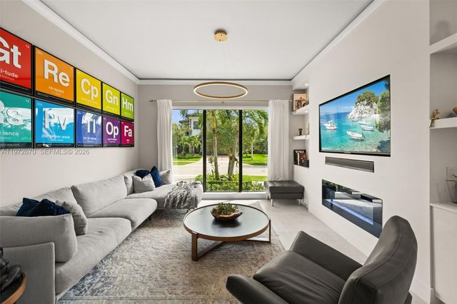 15450 NW 88th Ave, Miami Lakes, FL 33018