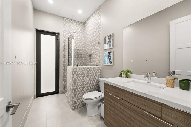 15450 NW 88th Ave, Miami Lakes, FL 33018