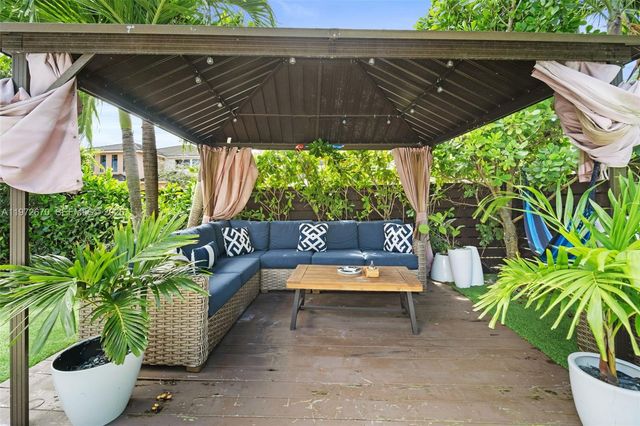 15450 NW 88th Ave, Miami Lakes, FL 33018