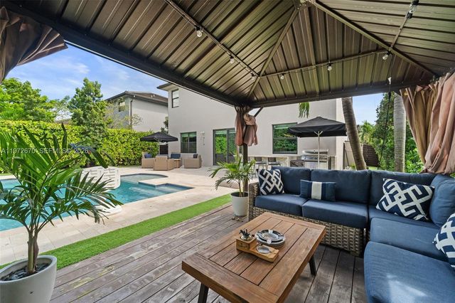 15450 NW 88th Ave, Miami Lakes, FL 33018