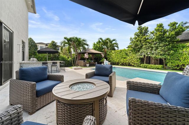 15450 NW 88th Ave, Miami Lakes, FL 33018