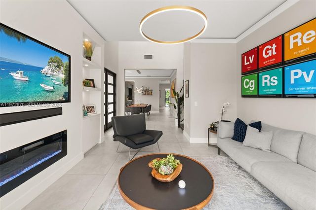 15450 NW 88th Ave, Miami Lakes, FL 33018