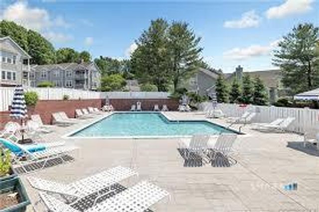 135 Mayfield Drive 135, Trumbull, CT 06611