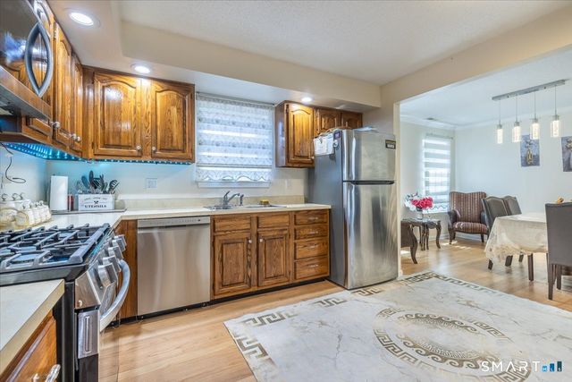 135 Mayfield Drive 135, Trumbull, CT 06611