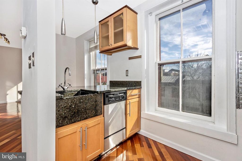 Image 10 of property listing at 103 S MARKET ST #301, Frederick, MD 21701