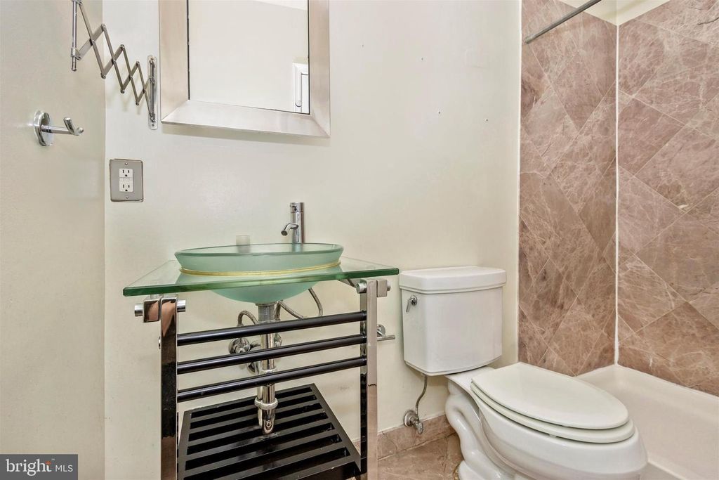 Image 16 of property listing at 103 S MARKET ST #301, Frederick, MD 21701