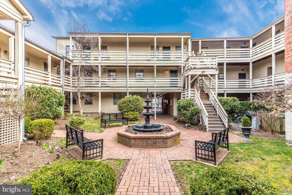 Image 20 of property listing at 103 S MARKET ST #301, Frederick, MD 21701