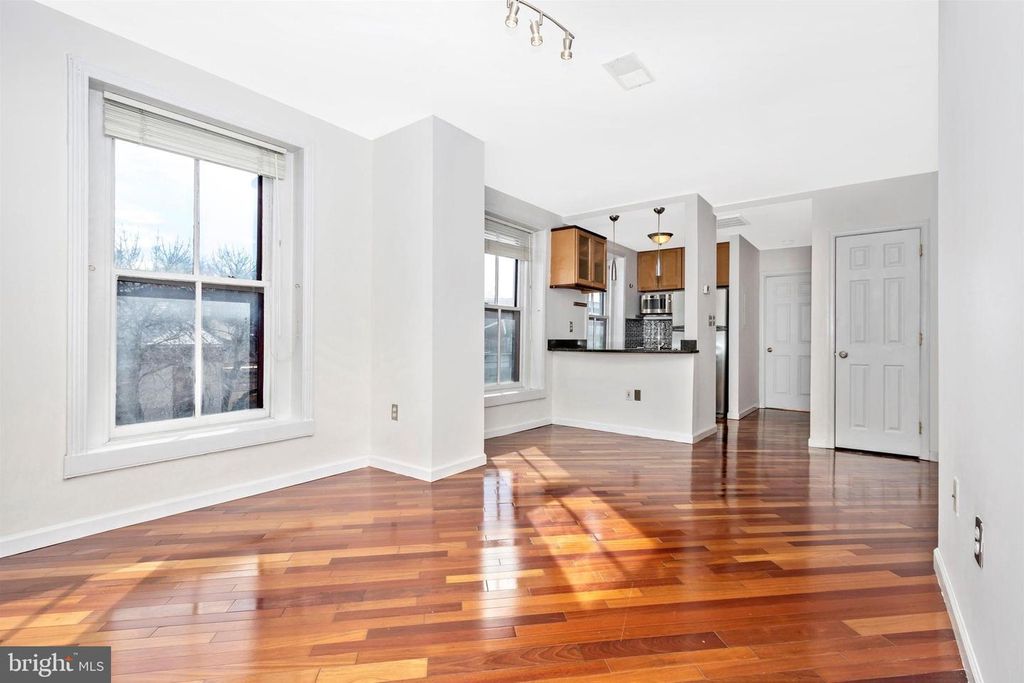 Image 3 of property listing at 103 S MARKET ST #301, Frederick, MD 21701