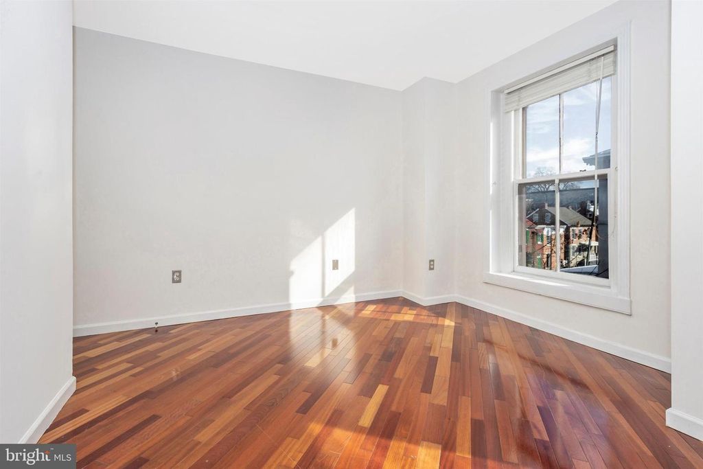 Image 4 of property listing at 103 S MARKET ST #301, Frederick, MD 21701