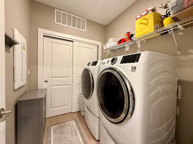 9065 Bishop Drive 106, West Des Moines, IA 50266