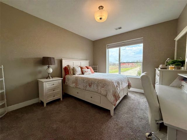 9065 Bishop Drive 106, West Des Moines, IA 50266