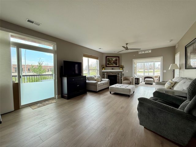 9065 Bishop Drive 106, West Des Moines, IA 50266