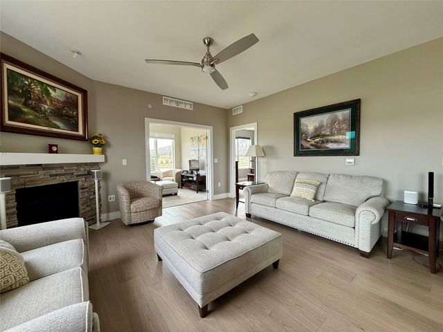 9065 Bishop Drive 106, West Des Moines, IA 50266