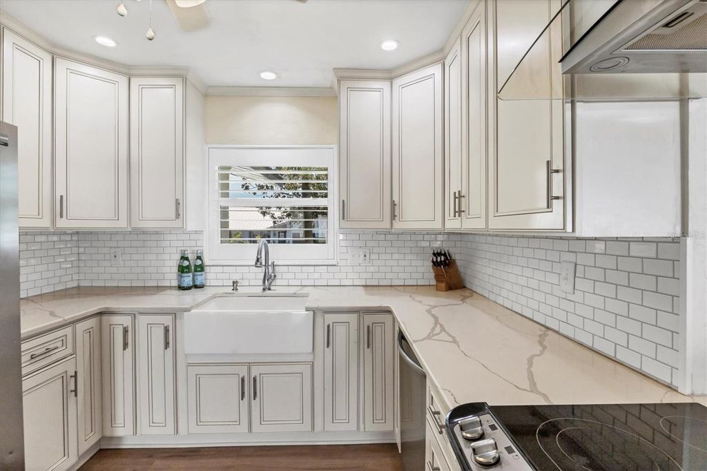 Image 11 of property listing at 2149 WASON ROAD, Sarasota, FL 34231