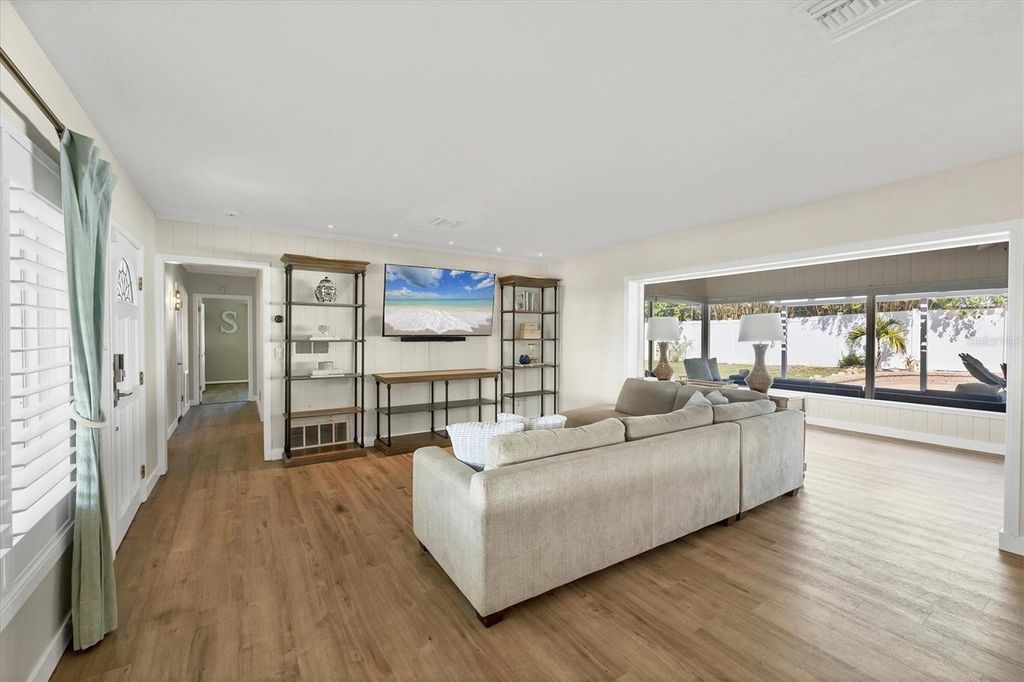 Image 5 of property listing at 2149 WASON ROAD, Sarasota, FL 34231