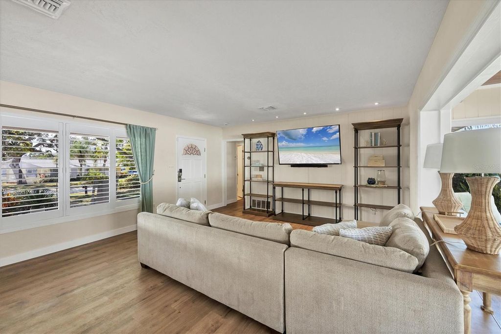 Image 6 of property listing at 2149 WASON ROAD, Sarasota, FL 34231