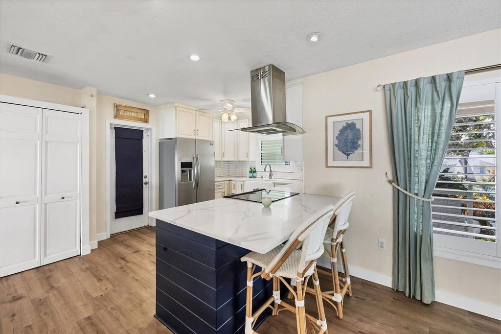 Image 9 of property listing at 2149 WASON ROAD, Sarasota, FL 34231