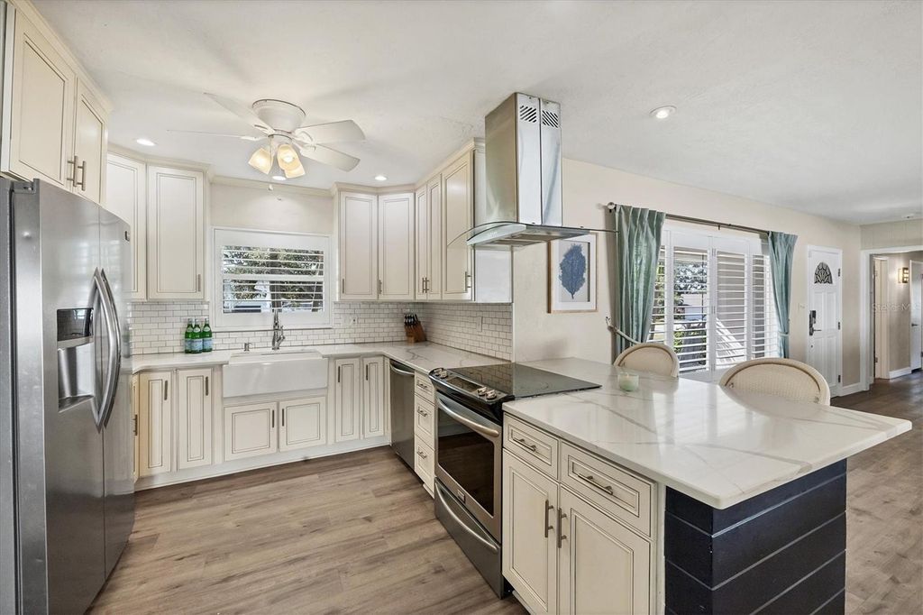 Image 10 of property listing at 2149 WASON ROAD, Sarasota, FL 34231