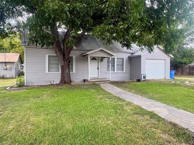 815 Lizzie ST, Taylor, TX 76574