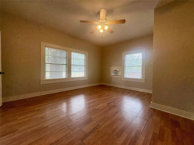 815 Lizzie ST, Taylor, TX 76574