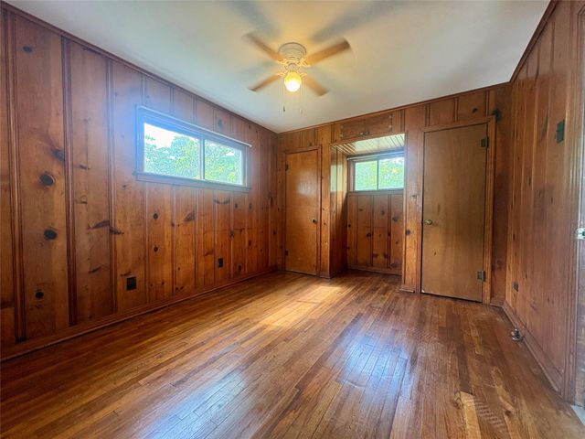 815 Lizzie ST, Taylor, TX 76574