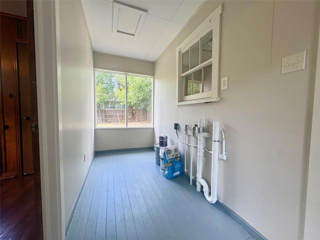 815 Lizzie ST, Taylor, TX 76574