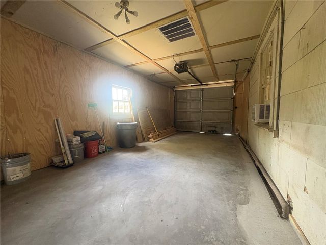 815 Lizzie ST, Taylor, TX 76574