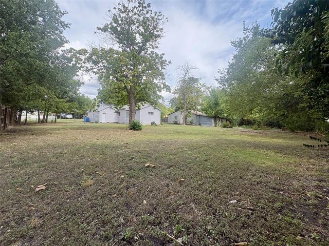 815 Lizzie ST, Taylor, TX 76574