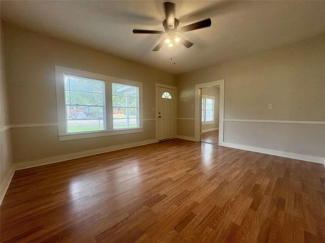 815 Lizzie ST, Taylor, TX 76574