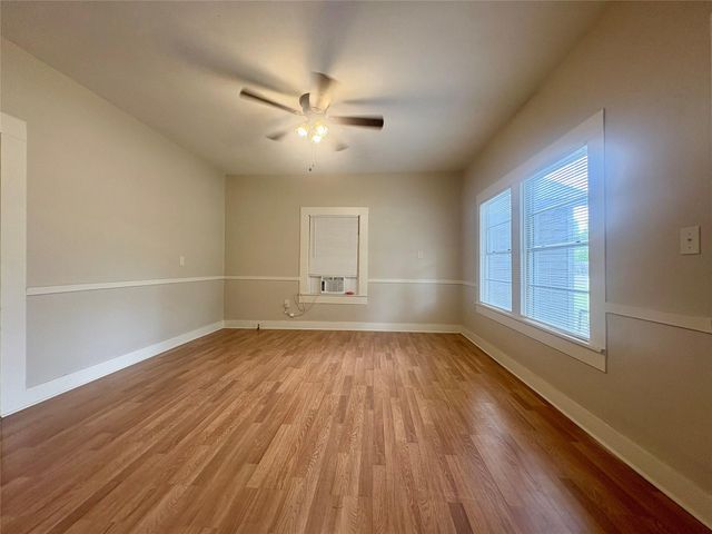 815 Lizzie ST, Taylor, TX 76574