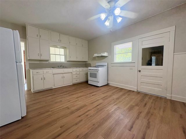 815 Lizzie ST, Taylor, TX 76574