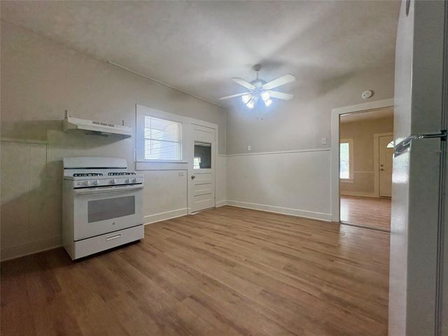 815 Lizzie ST, Taylor, TX 76574