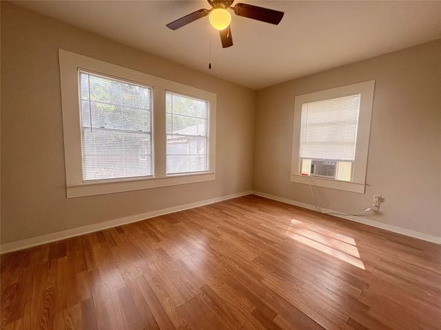 815 Lizzie ST, Taylor, TX 76574