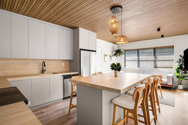 1275 Marseille Dr 42, Miami Beach, FL 33141