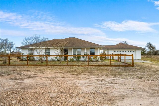 524 Hackemack Road, Round Top, TX 78954