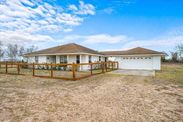 524 Hackemack Road, Round Top, TX 78954
