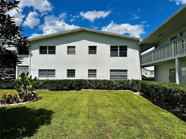 213 N Oakridge N 213, Deerfield Beach, FL 33442