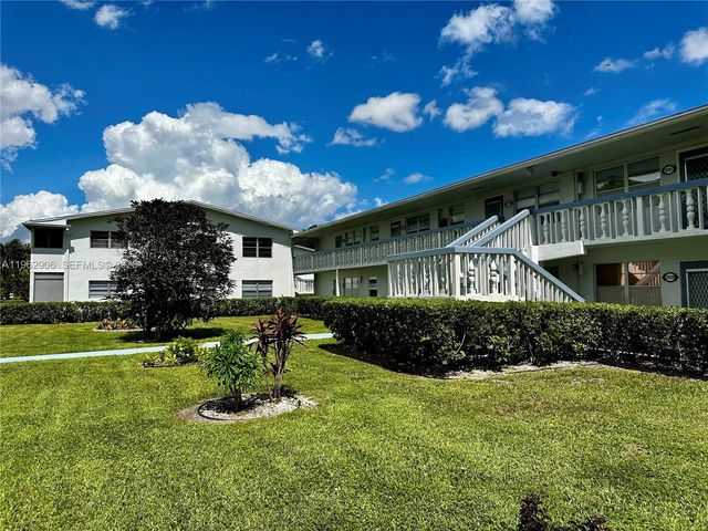 213 N Oakridge N 213, Deerfield Beach, FL 33442