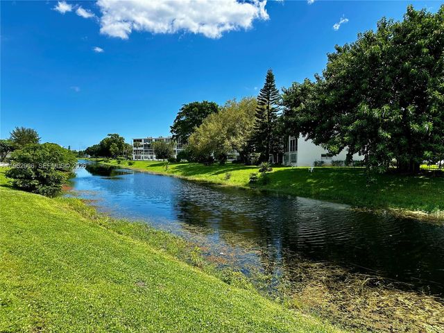 213 N Oakridge N 213, Deerfield Beach, FL 33442