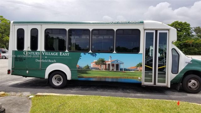 213 N Oakridge N 213, Deerfield Beach, FL 33442